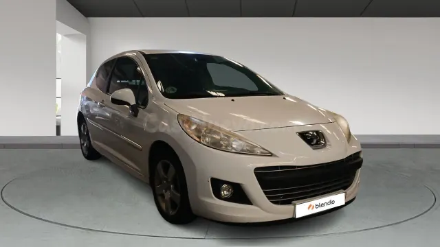 Peugeot 207 + 1.4 75 3P - foto 3