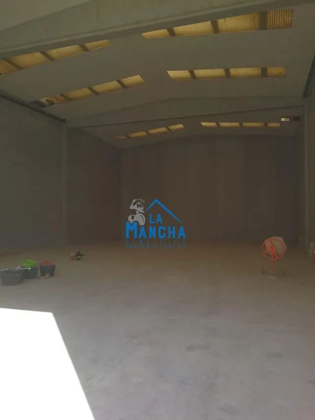 INMOBILIARIA LA MANCHA VENDE NAVE INDUSTRIAL POLIGONO DE LOS - foto 2