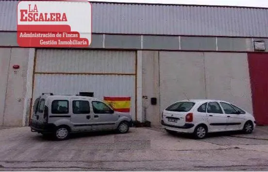 Magnifica nave industrial de 630m2