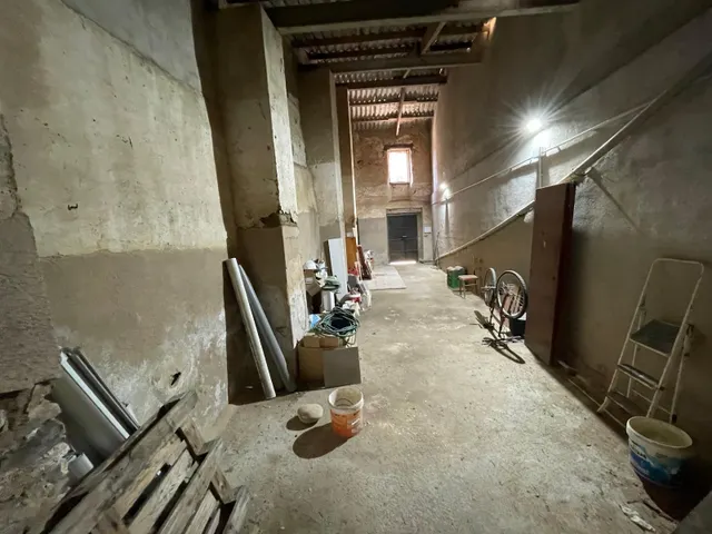 COCHERA CON ALMACEN CON POSIBILIDAD DE HACER VIVIENDA EN EL 