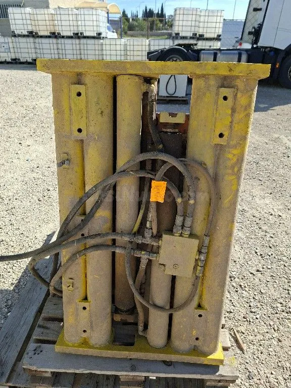 Pinza hidráulica para tractor - foto 2