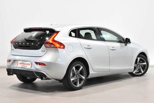 Volvo V40 R-DESIGN 2.0 D3 150 CV - foto 5