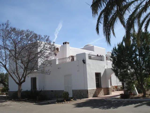 Restaurante con zona de terraza y aparcamiento, finca y cort - foto 2