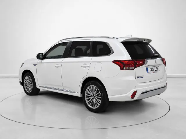 Mitsubishi Outlander 2.4 PHEV Kaiteki 4WD Auto 165 kW (224 C - foto 5