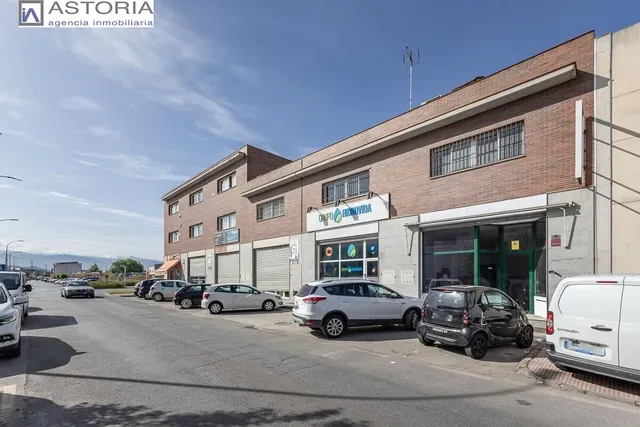 POLÍGONO INDUSTRIAL JUNCARIL. SE VENDE NAVE INDUSTRIAL. CON 