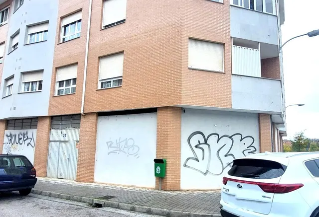 SE VENDE LOCAL COMERCIAL EN AVDA. AMERICA