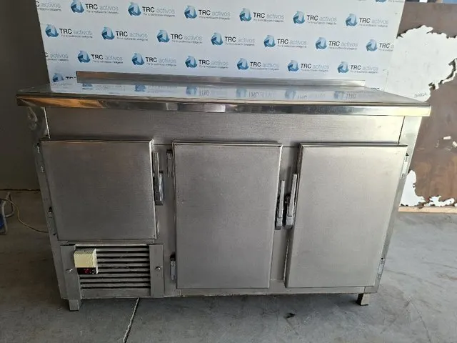 Nevera profesional baja 3 puertas acero inoxidable cocina Aldea