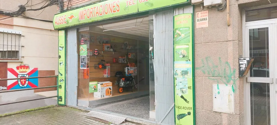SE VENDE LOCAL COMERCIAL CON ALMACEN Y PARCELA URBANA DE 110 M2