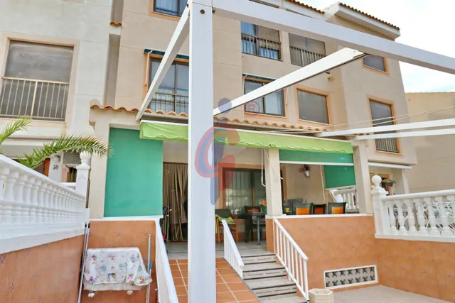 Espectacular chalet adosado en Urbanización Las Viñas en Gua