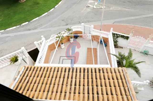 Espectacular chalet adosado en Urbanización Las Viñas en Gua - foto 4