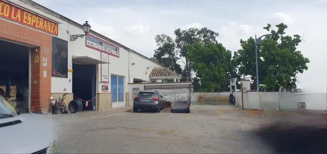 Gran solar y nave industrial en el núcleo urbano de Antequer - foto 2