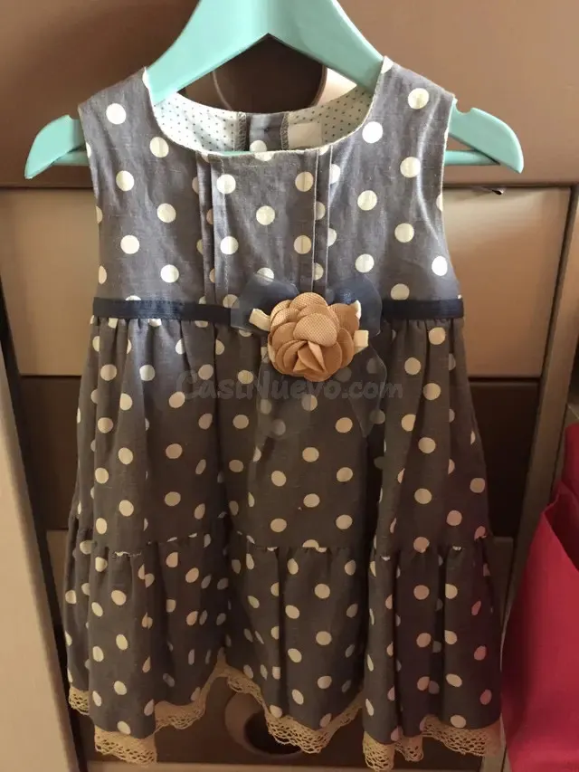 Vestido amplio Rochy talla 4 y sandalias 24