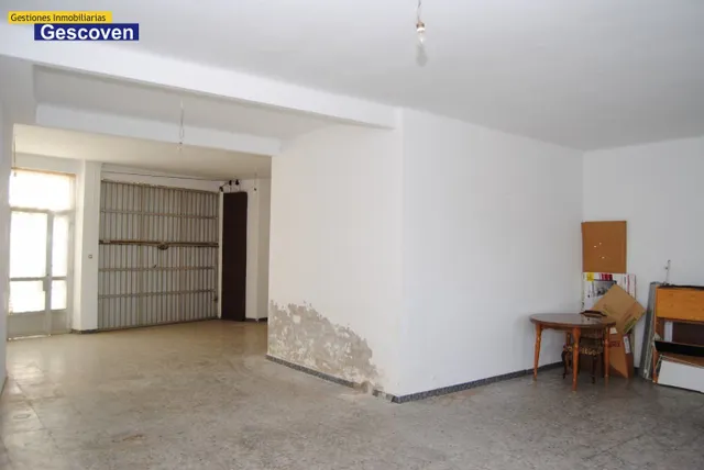 LOCAL COMERCIAL-ALMACÉN CON ENTRADA PARA VEHÍCULOS