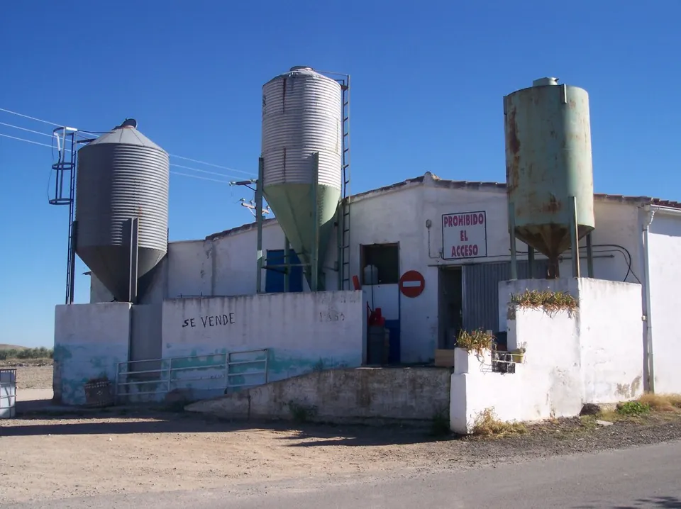 SE VENDEN NAVES EN MALÓN