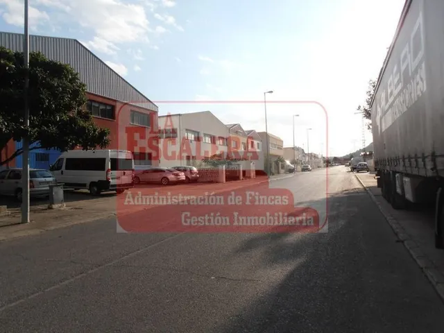 Se vende nave industrial, Onil