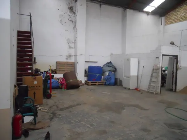 NAVE INDUSTRIAL DE 445 M2 CON VIVIENDA TOTALMENTE TERMINADA 