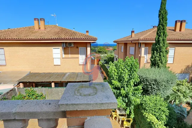 Chalet Exclusivo en La Marina – Confort y Ubicación Inmejora - foto 4