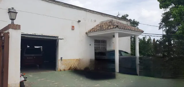 Gran solar y nave industrial en el núcleo urbano de Antequer - foto 3