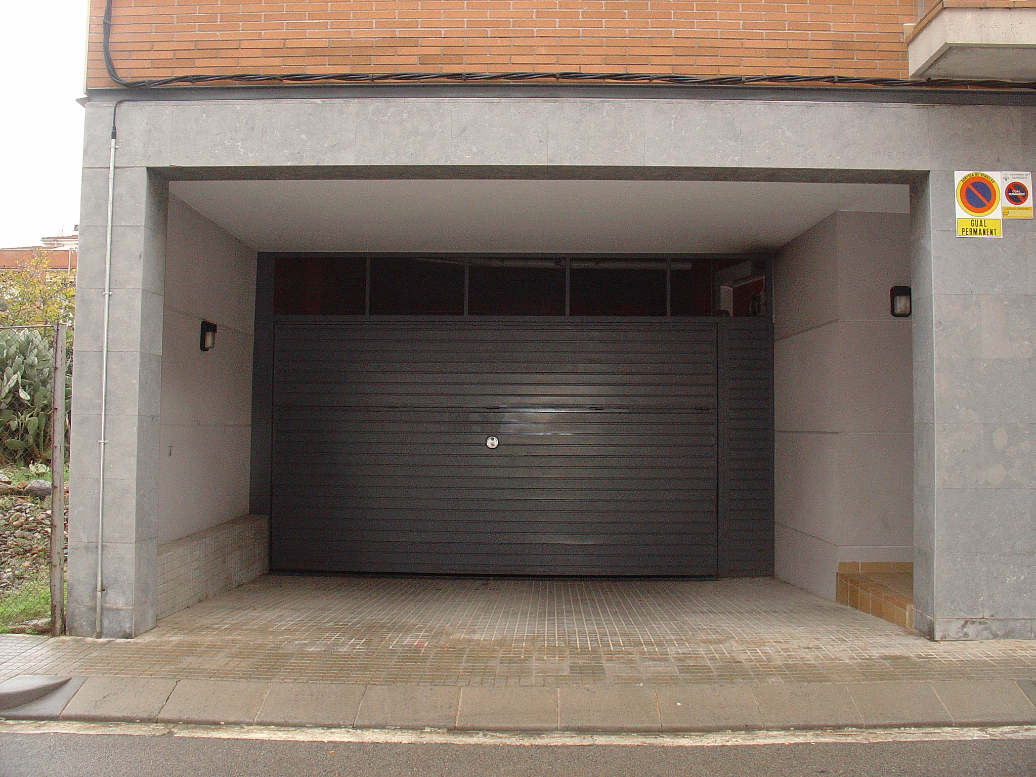 ESPACIO PARA MOTO en garaje situado en C Avila 27 Cardedeu