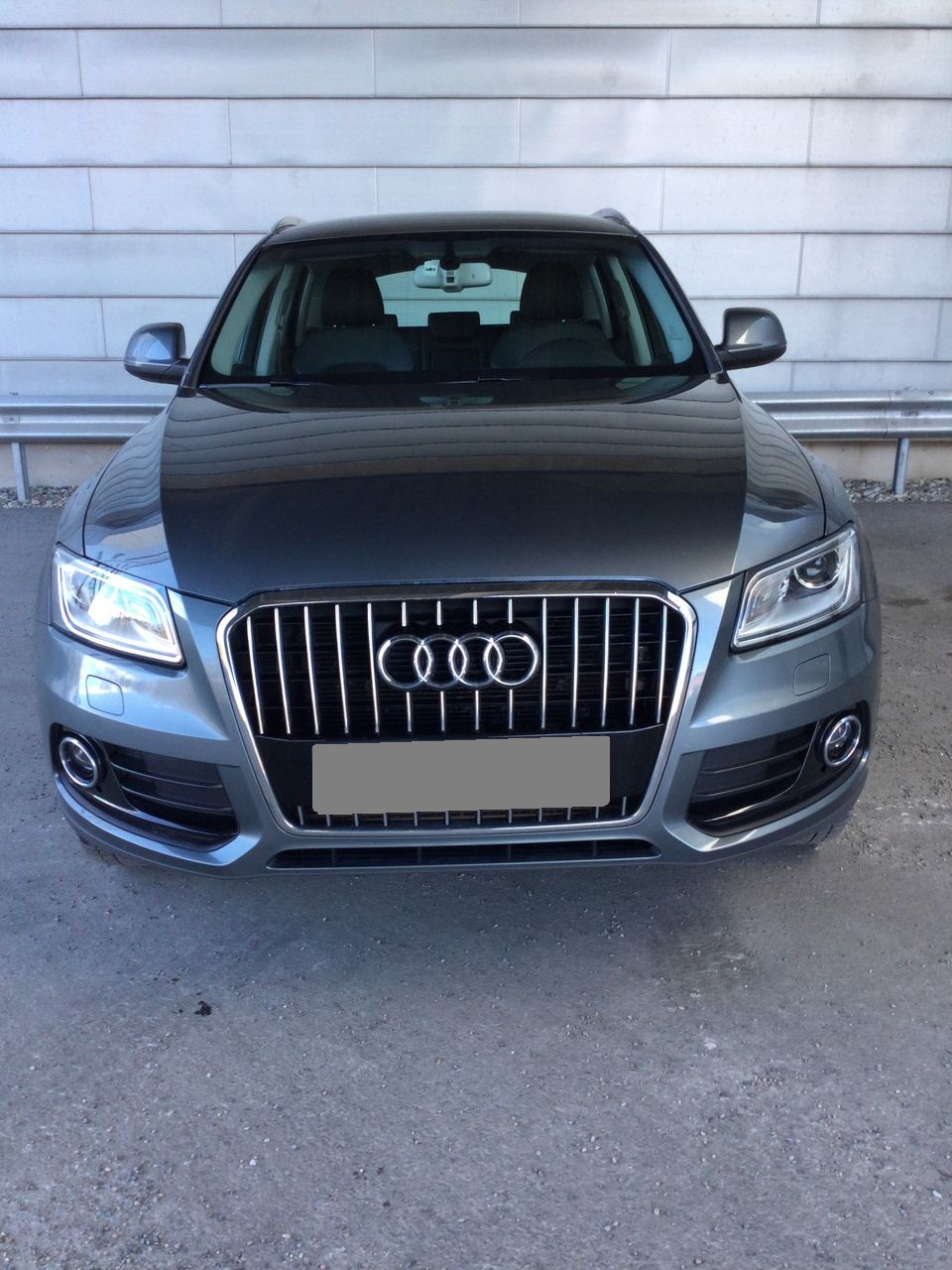Coche Audi gris